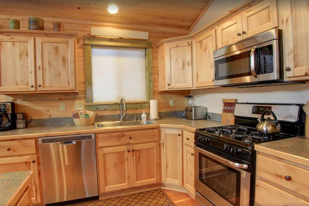 Fox Den Lodge West Yellowstone Ngoại thất bức ảnh