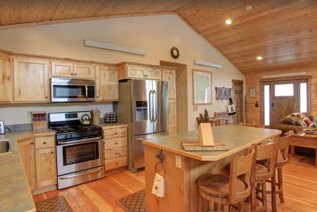 Fox Den Lodge West Yellowstone Ngoại thất bức ảnh
